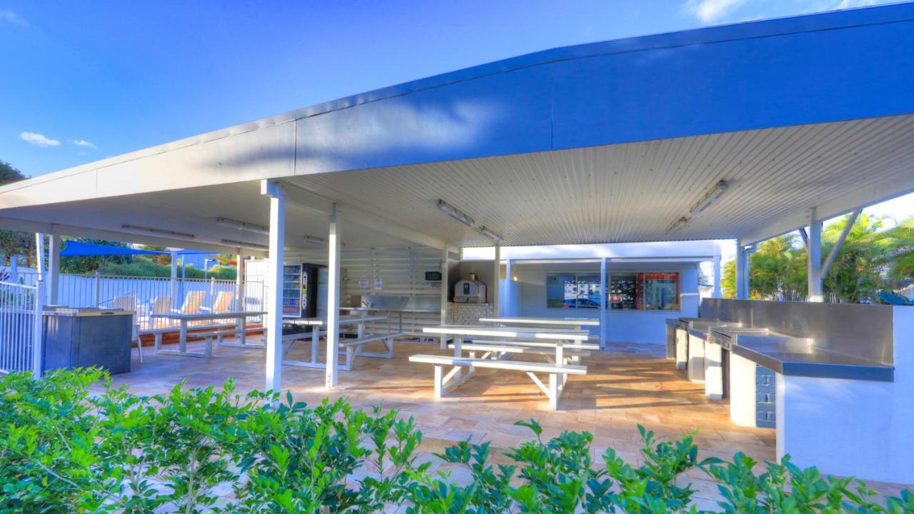 Alex Beach Cabins And Tourist Park Alexandra Headland Exterior photo