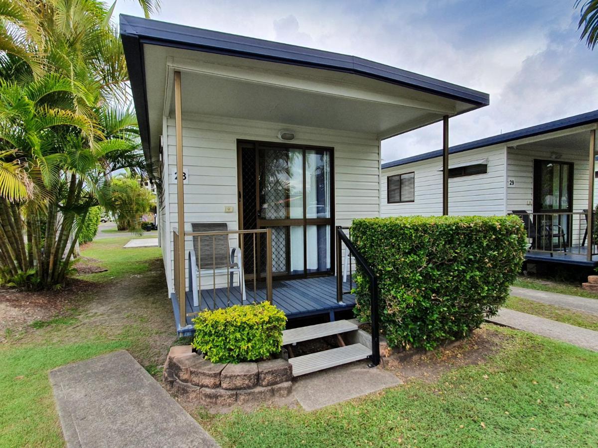 Alex Beach Cabins And Tourist Park Alexandra Headland Room photo