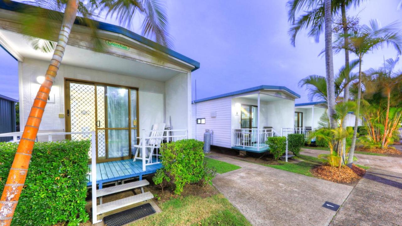 Alex Beach Cabins And Tourist Park Alexandra Headland Room photo