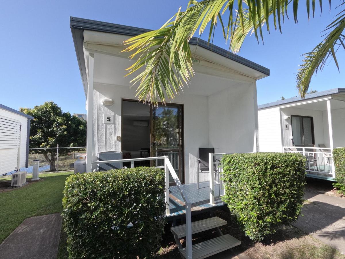 Alex Beach Cabins And Tourist Park Alexandra Headland Room photo