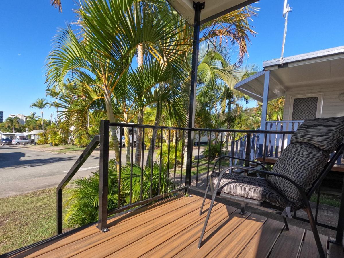 Alex Beach Cabins And Tourist Park Alexandra Headland Exterior photo