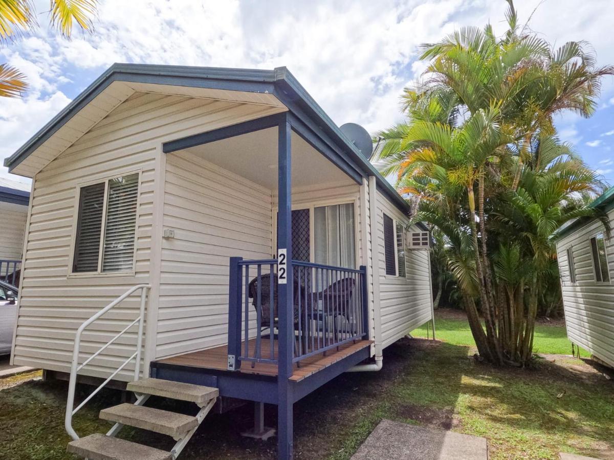 Alex Beach Cabins And Tourist Park Alexandra Headland Room photo