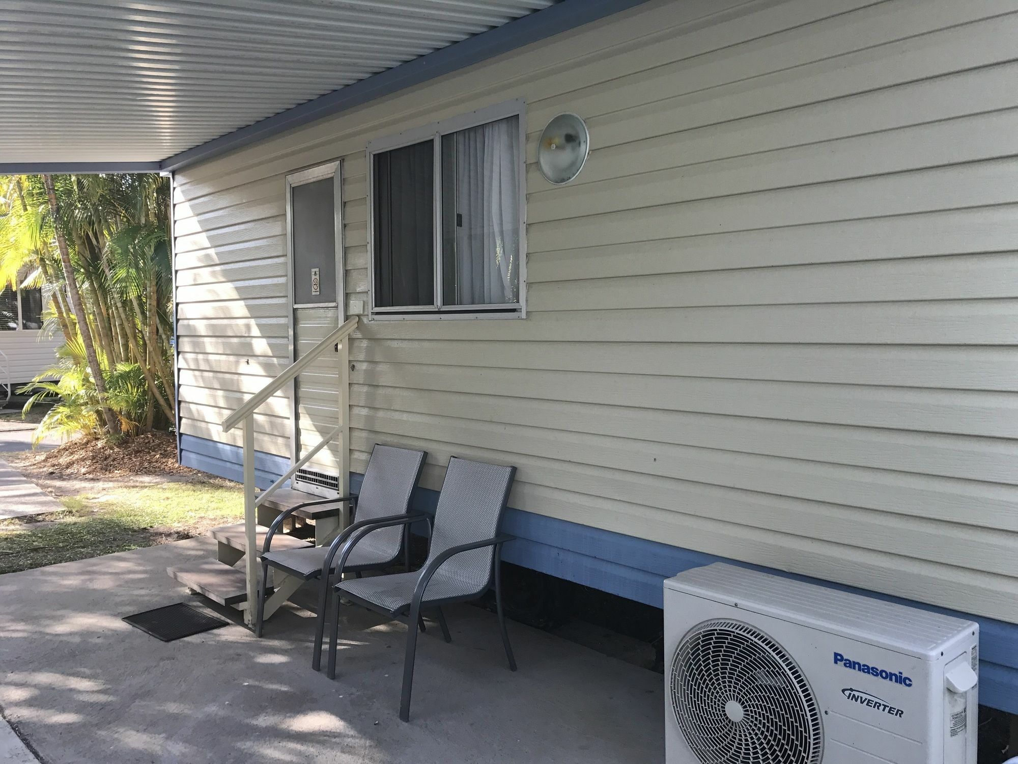 Alex Beach Cabins And Tourist Park Alexandra Headland Exterior photo