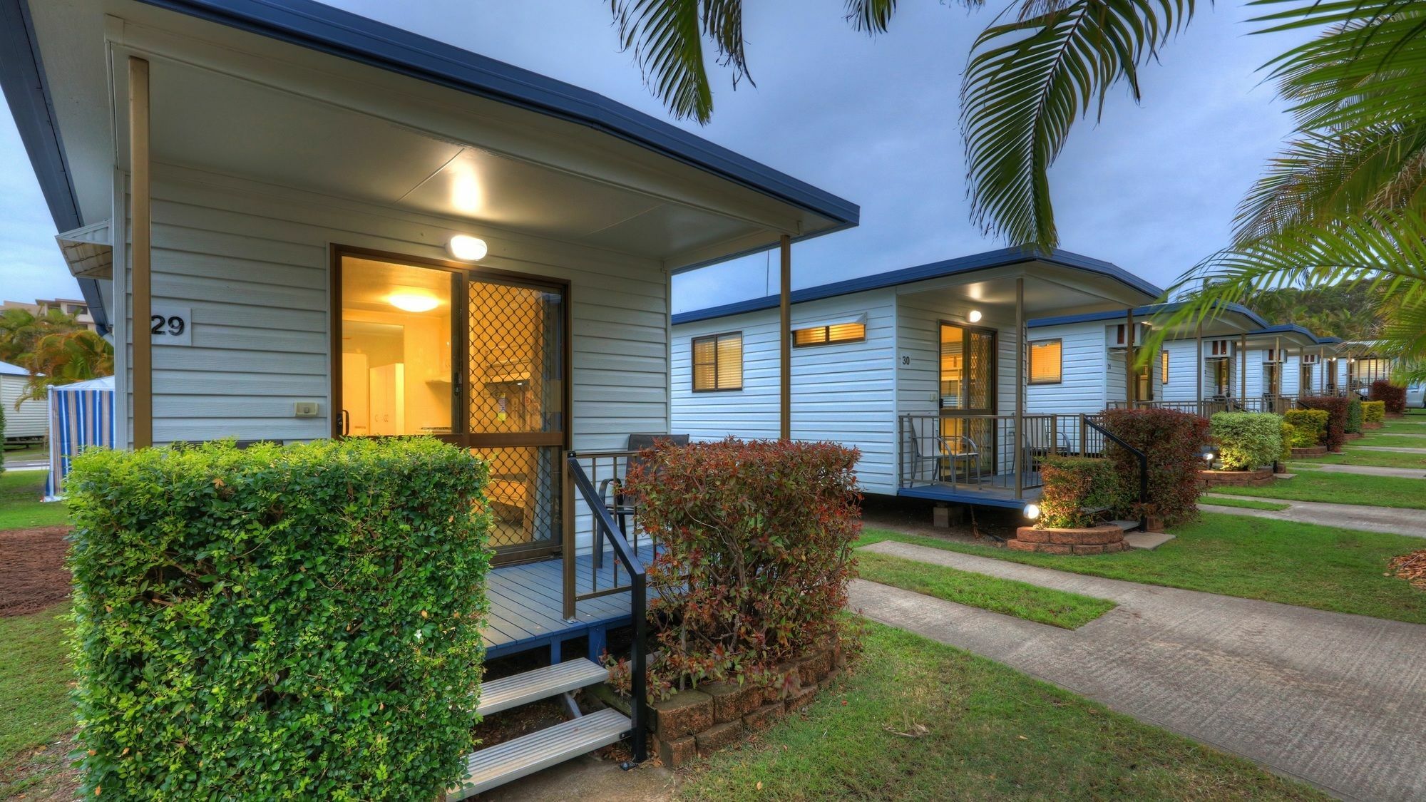 Alex Beach Cabins And Tourist Park Alexandra Headland Exterior photo