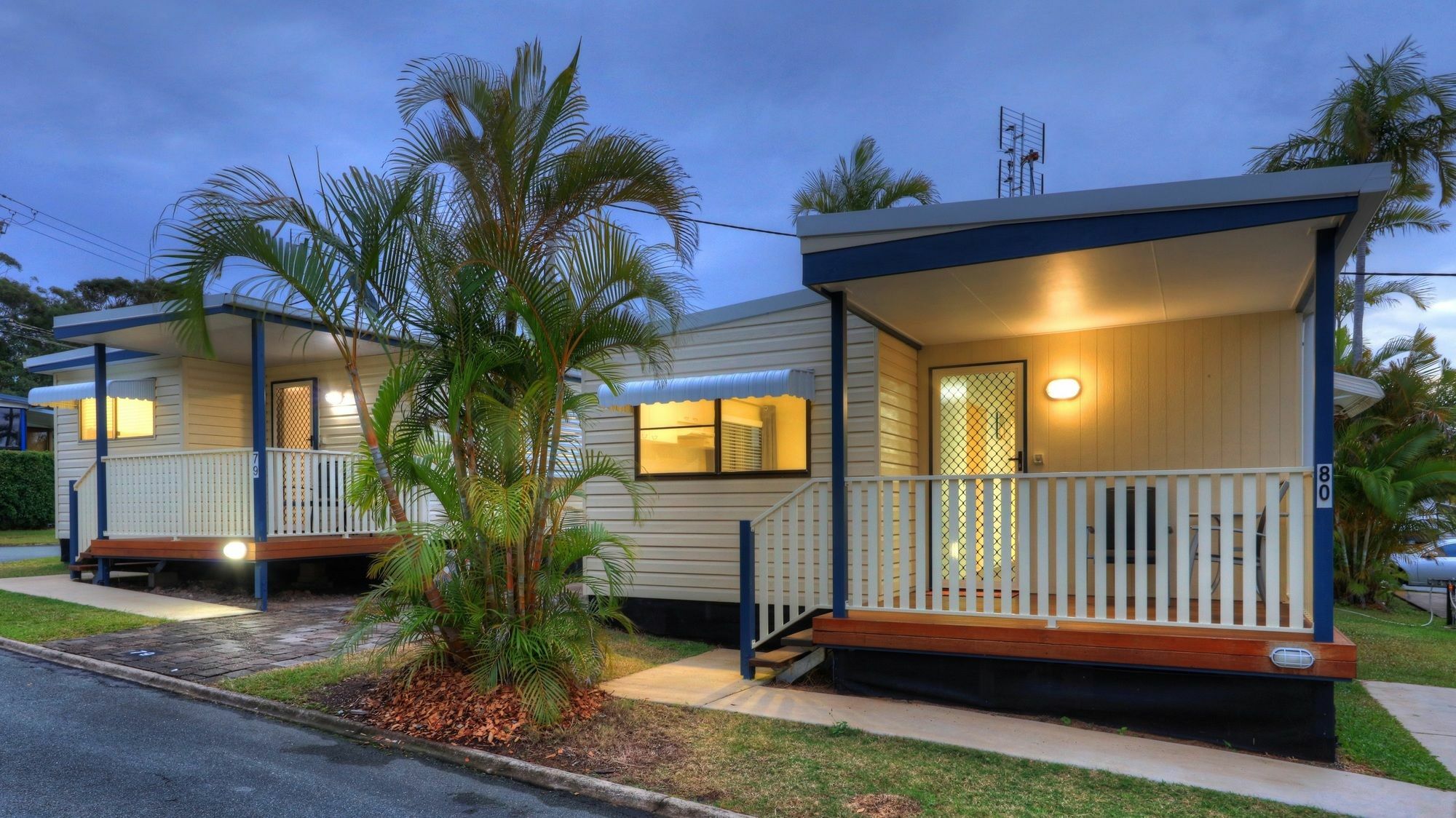Alex Beach Cabins And Tourist Park Alexandra Headland Exterior photo