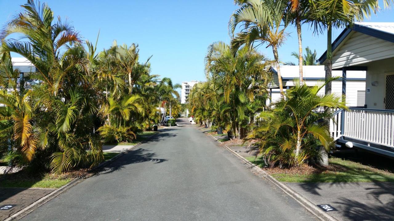 Alex Beach Cabins And Tourist Park Alexandra Headland Exterior photo